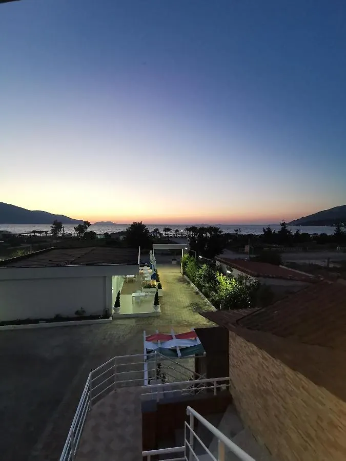 Dolce Italia Hotel Radhimë 3*,